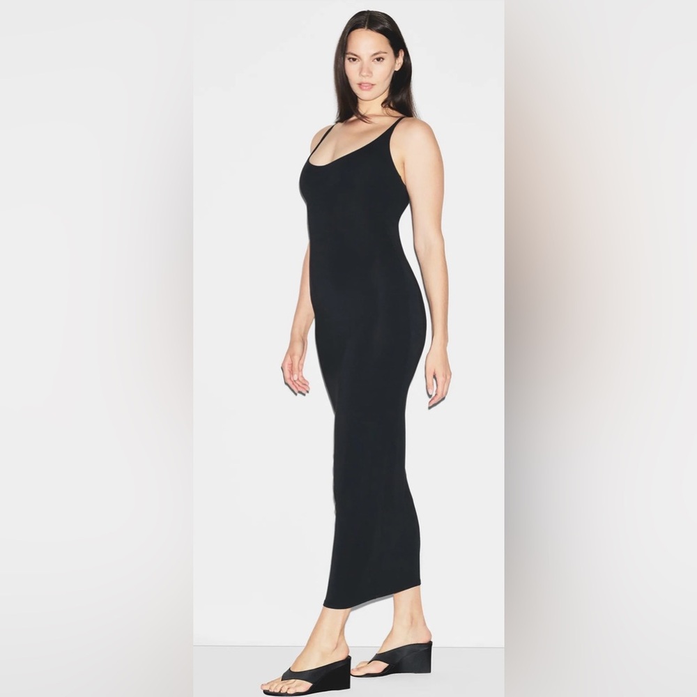 Smooth Lounge Skimpy Scoop Neck Maxi Dress
SKIMS